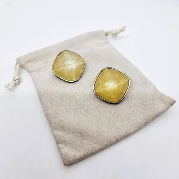 Vintage Square Golden Stud Earrings - Picture 2 of 6